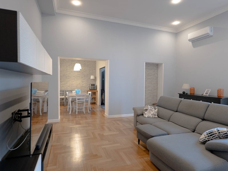 Appartamento in Vendita a Napoli, 339'000€, 175 m²