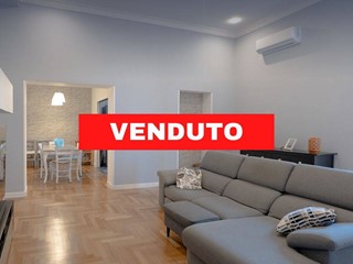 Appartamento in Vendita a Napoli, 339'000&euro;, 175 m²