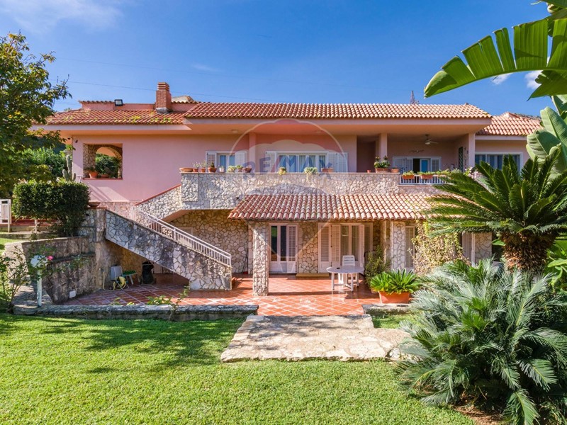 Villa in Vendita a Palermo, 1'200'000€, 402 m²
