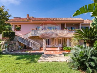 Villa in Vendita a Palermo, 1'200'000€, 402 m²
