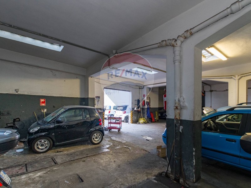 Immobile commerciale in Vendita a Palermo, 200'000€, 286 m²