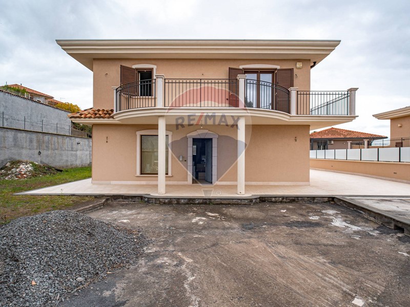 Villa in Vendita a Mascalucia, 470'000&euro;, 180 m²