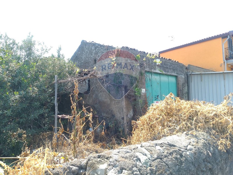 Rustico in Vendita a Riposto, 25'000€, 90 m², con Box