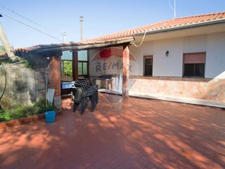 Villa in Vendita a Catania, 159'000&euro;, 147 m²