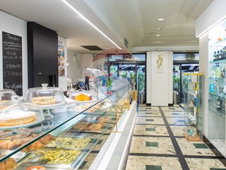 Attività commerciale in Vendita a Catania, 380'000&euro;, 400 m²