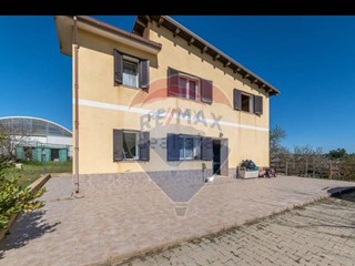 Villa in Vendita a Caltagirone, 89'000&euro;, 101 m²