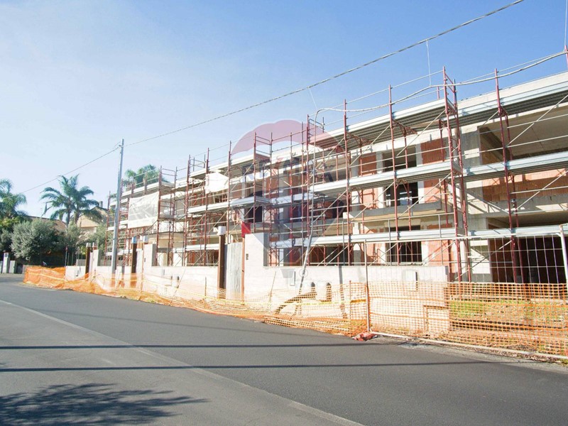 Immobile commerciale in Vendita a Aci Sant'Antonio, 400'000€, 360 m²