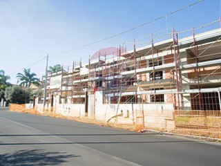 Immobile commerciale in Vendita a Aci Sant'Antonio, 400'000€, 360 m²