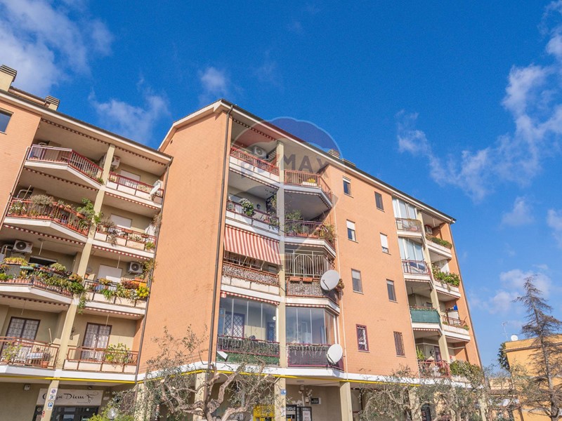 Appartamento in Vendita a Roma, 250'000€, 100 m²