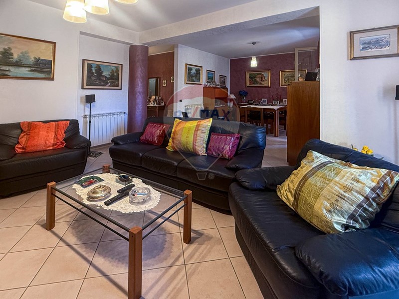 Casa Indipendente in Vendita a Carlentini, 295'000€, 600 m², con Box