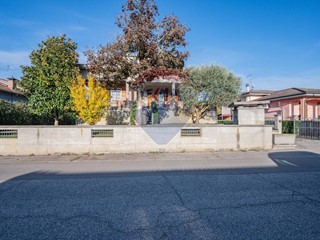 Villa in Vendita a Luzzara, 288'000€, 422 m²