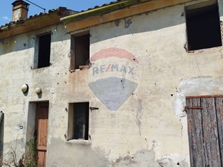 Rustico in Vendita a Ferrara, 40'000&euro;, 148 m², con Box