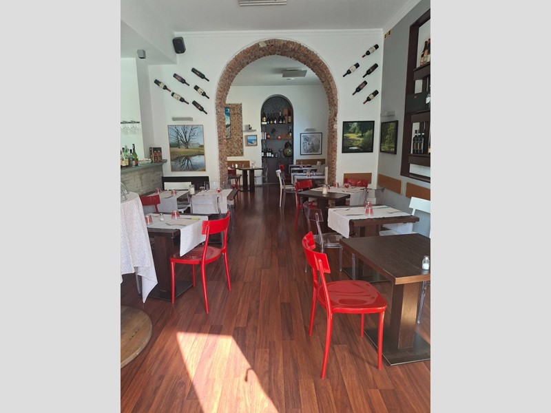 Attività commerciale in Vendita a Monza, 375'000&euro;, 300 m²