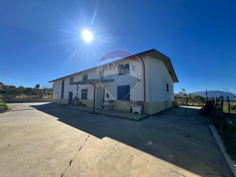 Casa Indipendente in Vendita a Fragneto Monforte, 230'000&euro;, 360 m²