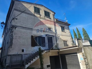 Casa Semi Indipendente in Vendita a Solopaca, 120'000€, 350 m²