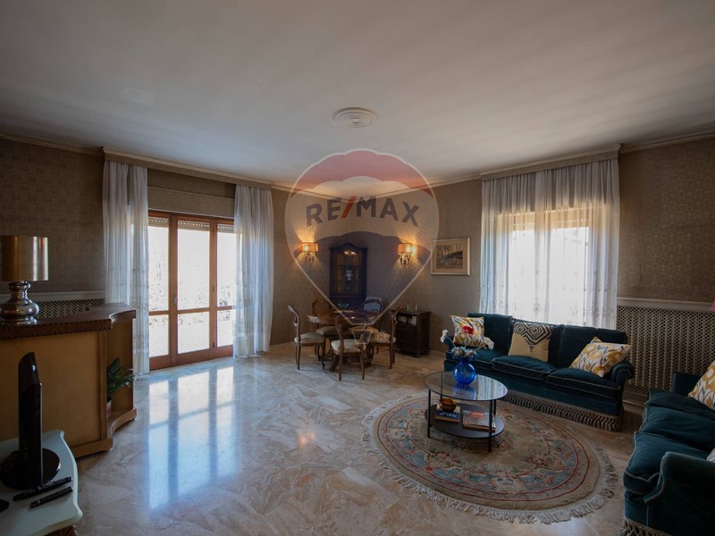 Appartamento in Vendita a Ostra, 150'000&euro;, 190 m²