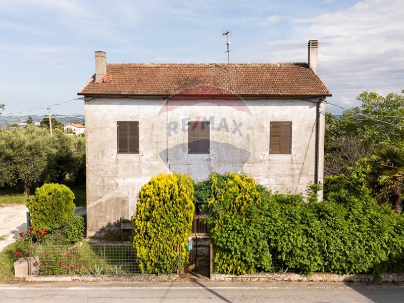 Casa Indipendente in Vendita a Corinaldo, 127'000&euro;, 405 m²