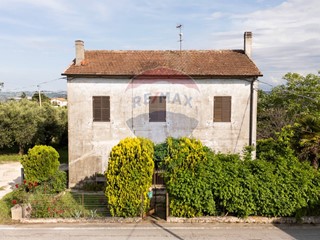 Casa Indipendente in Vendita a Corinaldo, 127'000&euro;, 405 m²