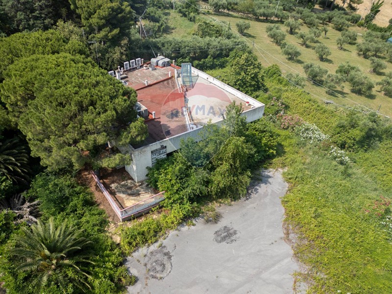 Immobile commerciale in Vendita a Senigallia, 295'000€, 700 m²