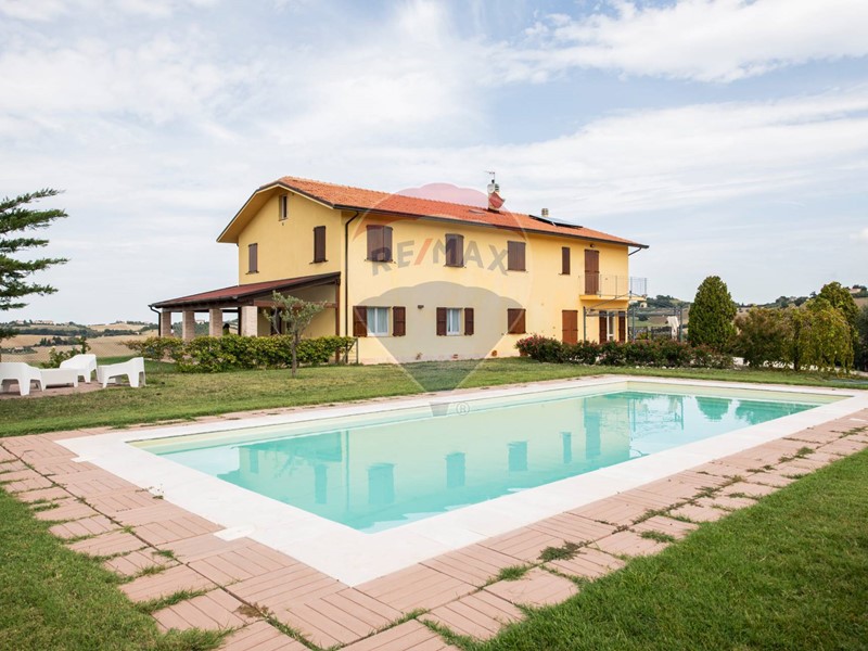 Casa Indipendente in Vendita a Ostra, 630'000&euro;, 439 m²