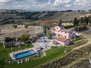 Casa Indipendente in Vendita a Senigallia, 980'000€, 303 m²