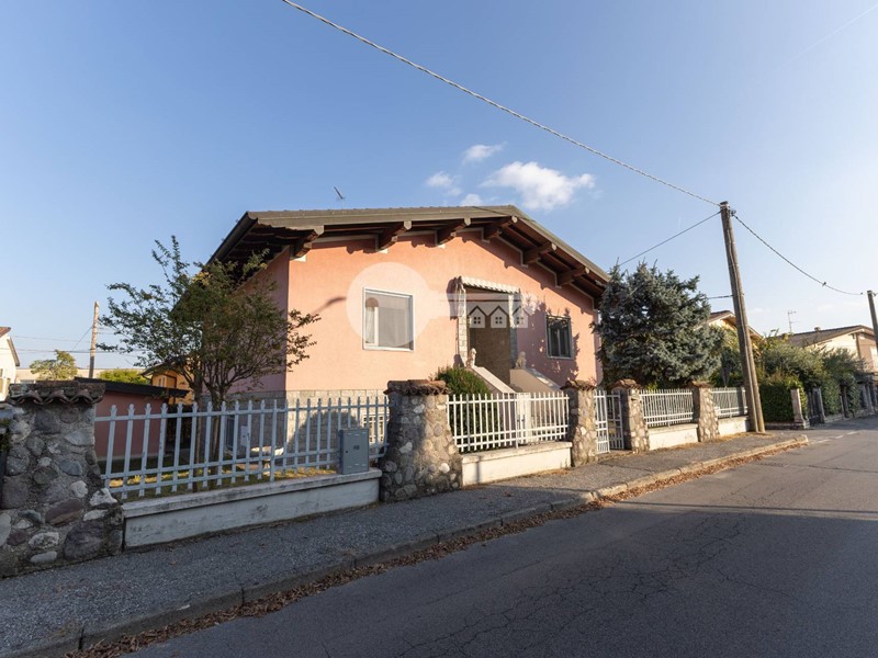 Villa in Vendita a Leno, 287'000&euro;, 189 m²