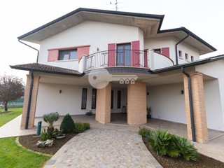 Villa in Vendita a San Paolo, 490'000&euro;, 302 m²