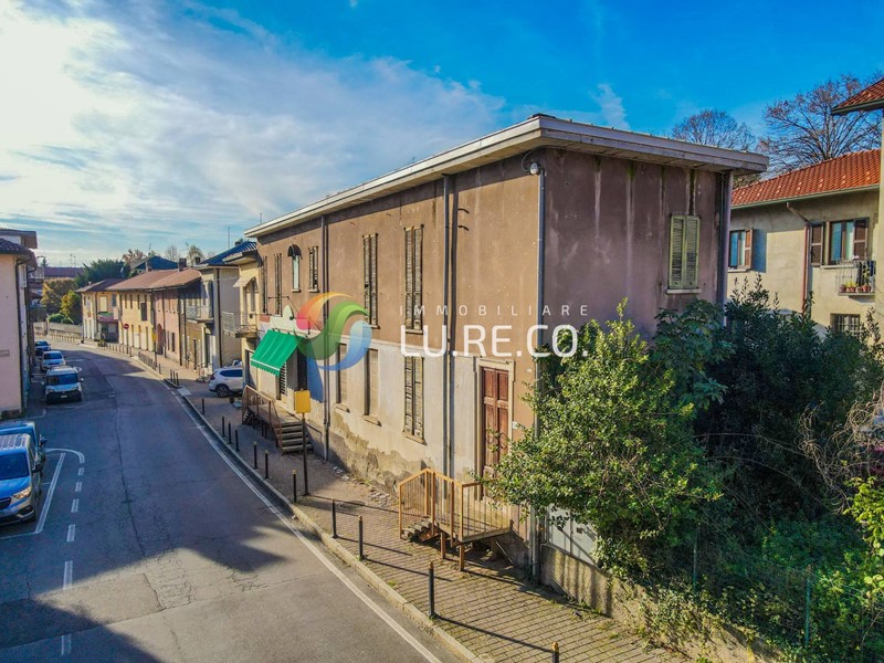 Casa Indipendente in Vendita a Meda, 240'000€, 374 m²