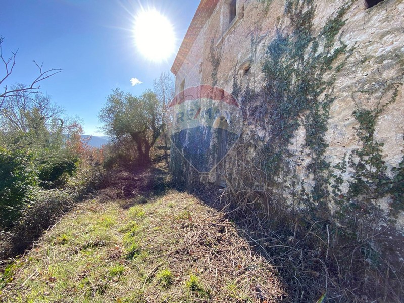 Rustico in Vendita a Rocchetta a Volturno, 49'000&euro;, 147 m²