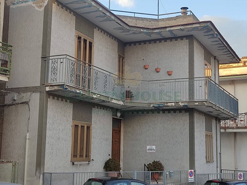 Casa Indipendente in Vendita a Baiano, 216'000&euro;, 250 m²