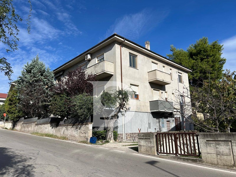 Quadrilocale in Vendita a Pescara, 195'000€, 138 m²