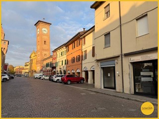 Immobile commerciale in Affitto a Molinella, 500€, 50 m²