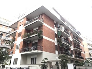 Bilocale in Vendita a Roma, 310'000€, 83 m²