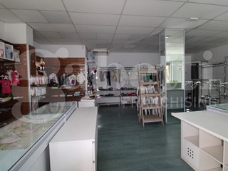 Negozio in Vendita a Pedara, 110'000€, 72 m²