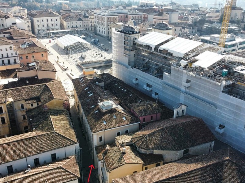 Negozio in Affitto a L'Aquila, 380&euro;, 55 m²