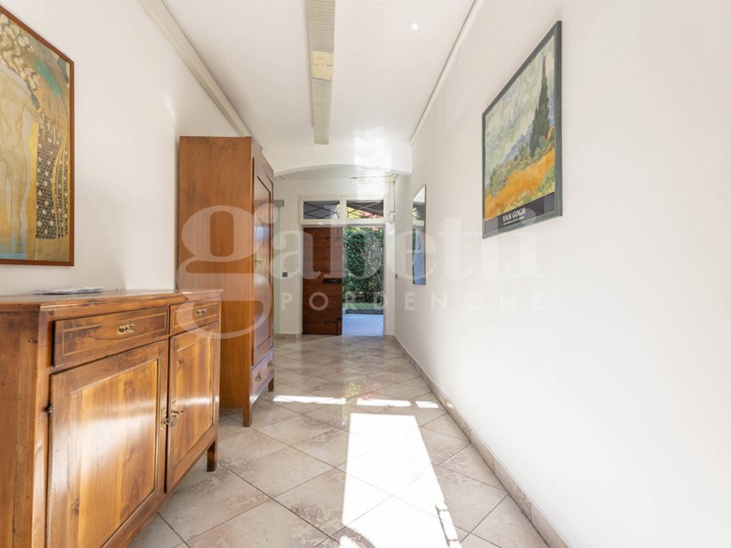 Villa in Vendita a Cordenons, 490'000€, 342 m²