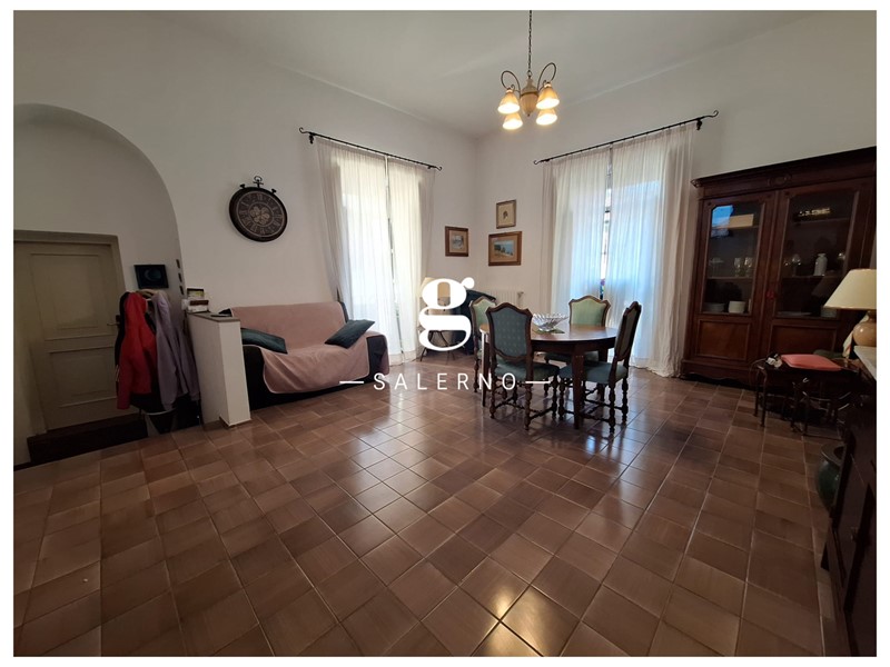 Appartamento in Vendita a Salerno, 480'000€, 294 m²