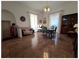 Appartamento in Vendita a Salerno, 480'000€, 294 m²