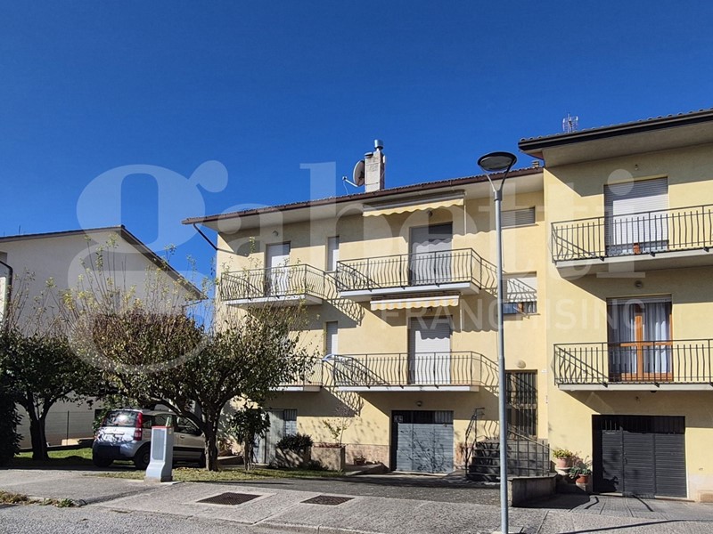 Appartamento in Vendita a Gubbio, 140'000€, 97 m²
