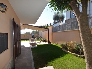 Villa bifamiliare in Vendita a Guidonia Montecelio, 485'000&euro;, 245 m²