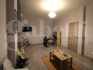 Ufficio in Affitto a Arzano, 600&euro;, 122 m²