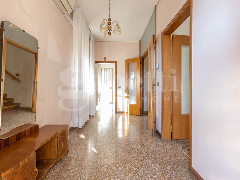 Villa bifamiliare in Vendita a Pordenone, 190'000&euro;, 167 m²