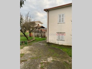 Villa bifamiliare in Vendita a Cervaro, 80'000€, 120 m²