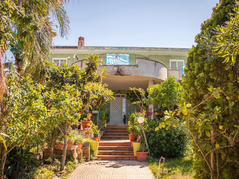 Villa bifamiliare in Vendita a Altavilla Milicia, 180'000&euro;, 180 m²