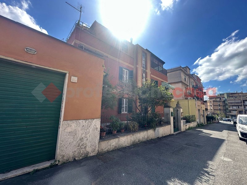 Bilocale in Vendita a Roma, 220'000€, 46 m²