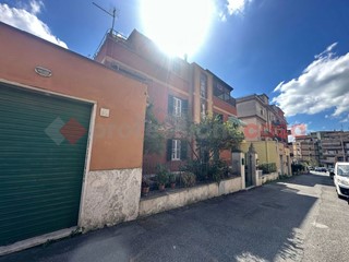 Bilocale in Vendita a Roma, 220'000€, 46 m²