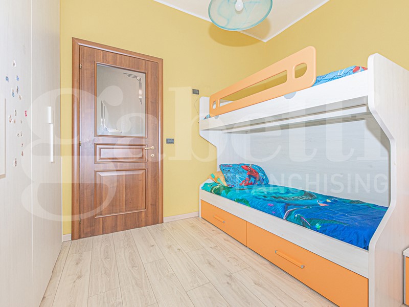 Trilocale in Vendita a Rivoli, 129'000&euro;, 77 m², con Box