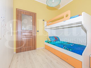 Trilocale in Vendita a Rivoli, 129'000&euro;, 77 m², con Box