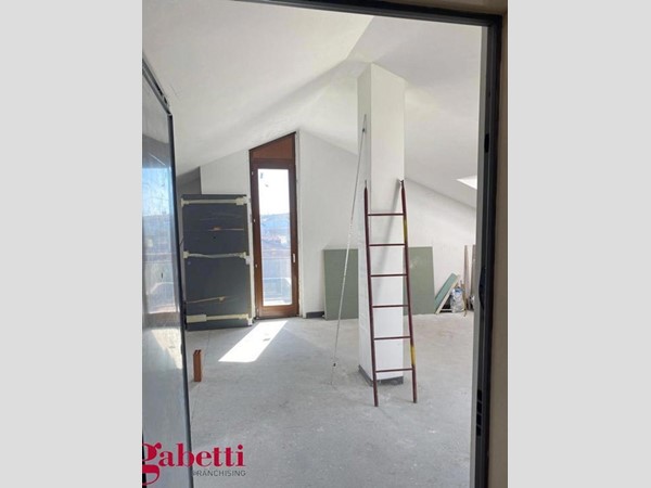 Attico in Vendita a Savigliano, 90'000€, 78 m²