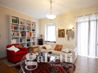 Casa Indipendente in Vendita a Moncalieri, 280'000&euro;, 297 m²